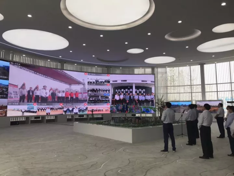 (迁居项目主会场视频会议实景图) (迁居项目主会场视频会议实景图)